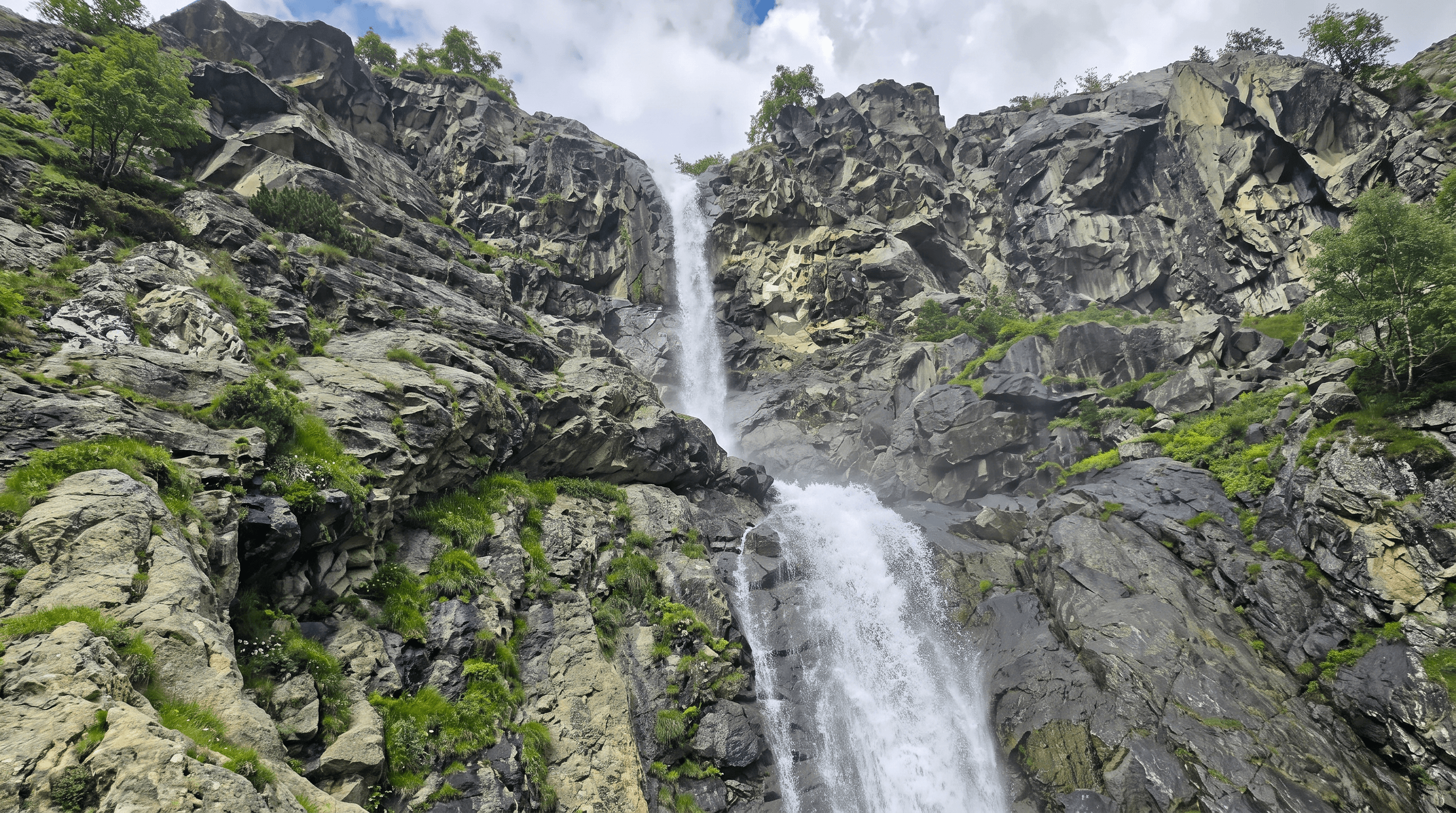 Shdugra Waterfall